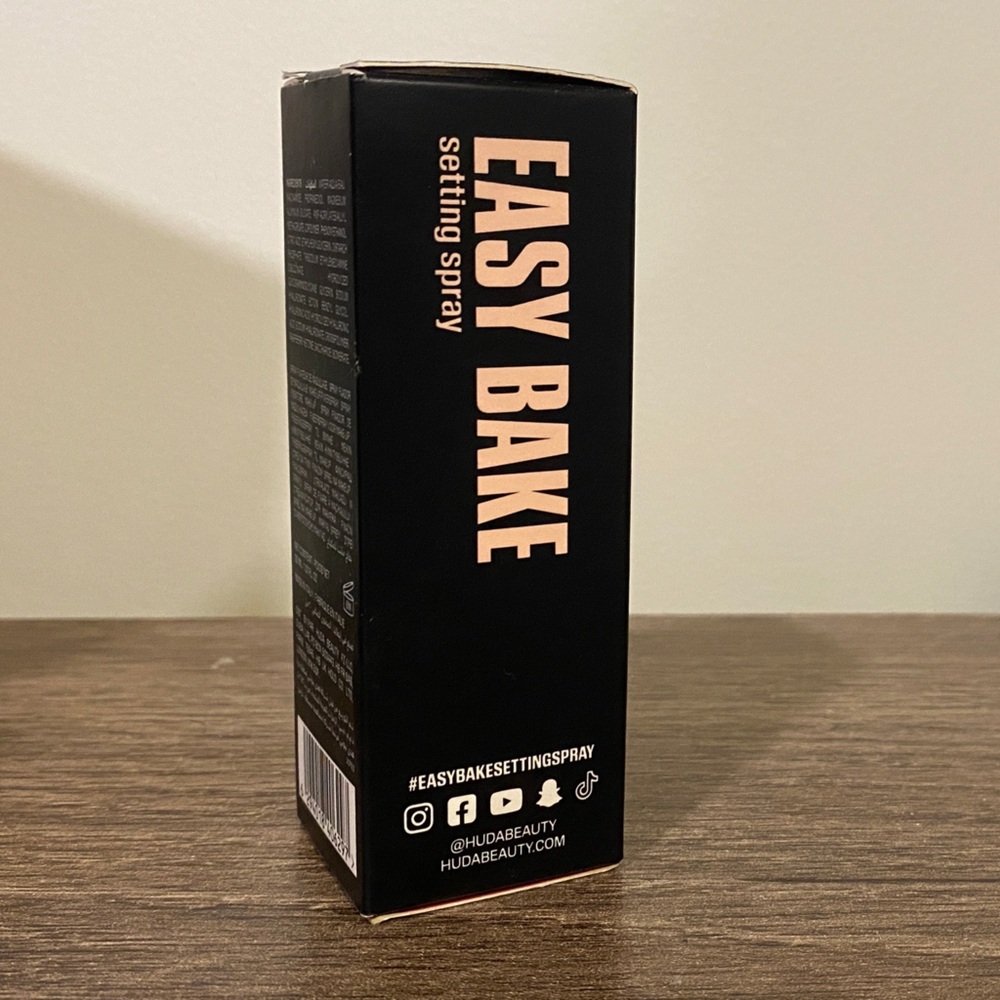 HUDA BEAUTY Easy Bake Setting Spray